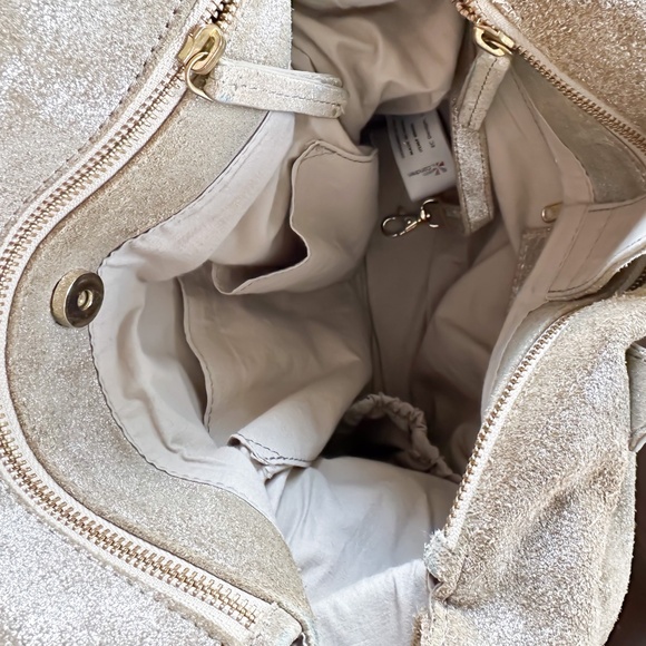 Erin Condren Metallic Silver Sueded Crossbody Bag - Lightly Used - Picture 4 of 8